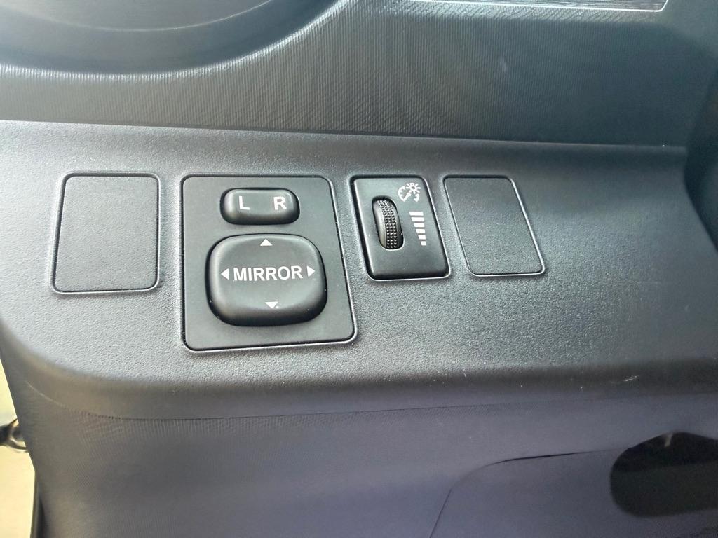 Toyota Prius c Four 2014