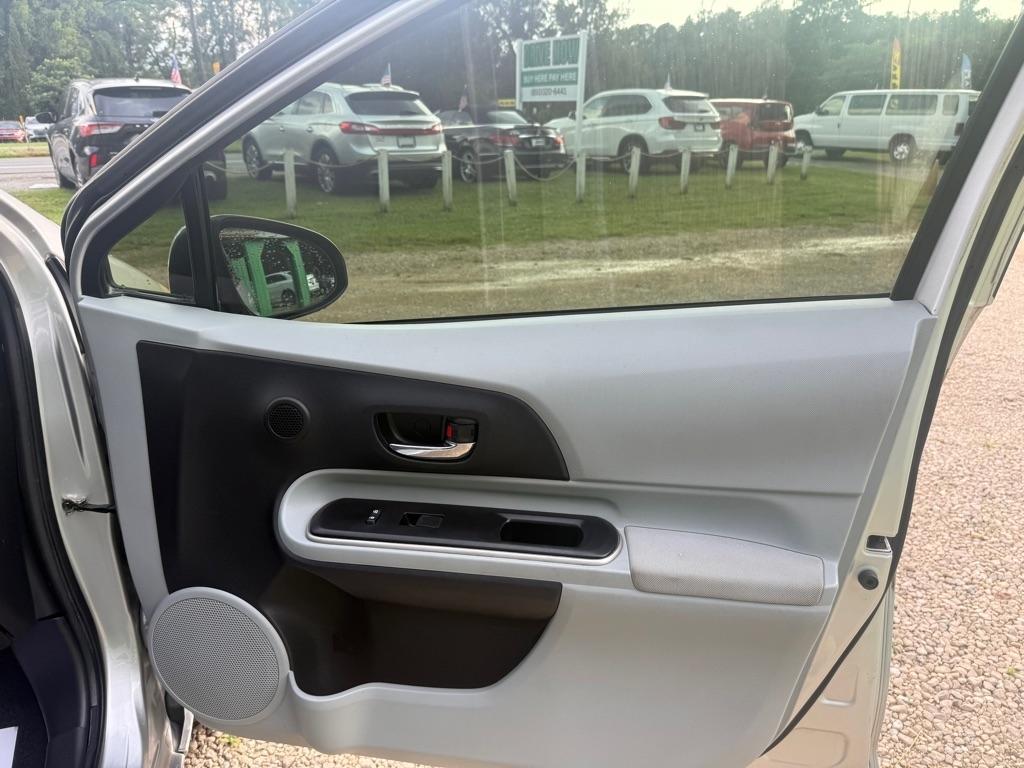 Toyota Prius c Four 2014