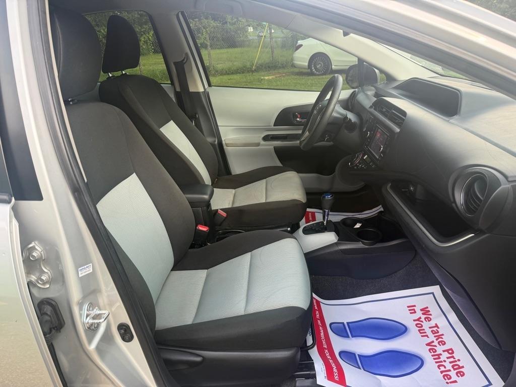 Toyota Prius c Four 2014