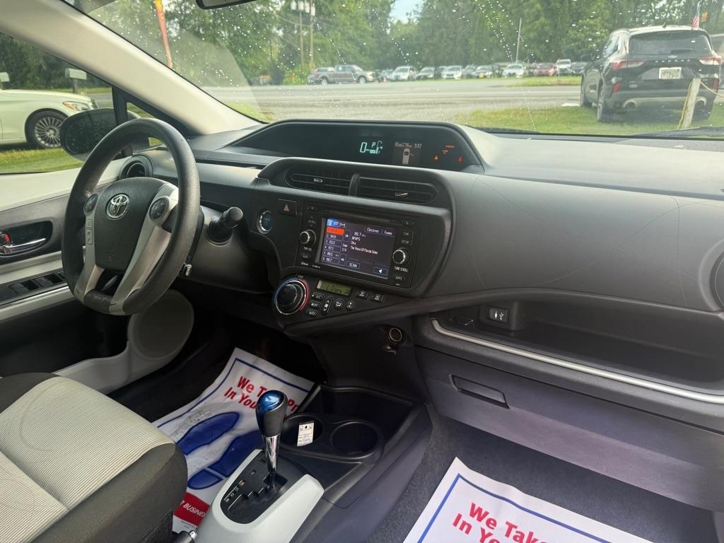 Toyota Prius c Four 2014