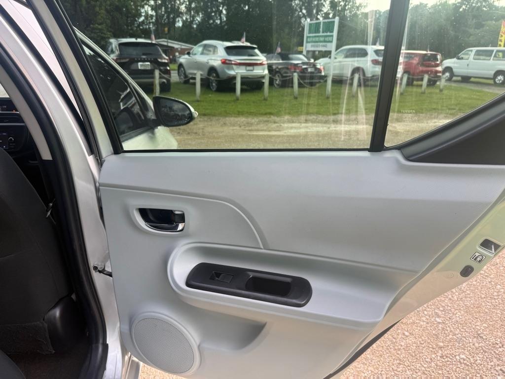 Toyota Prius c Four 2014