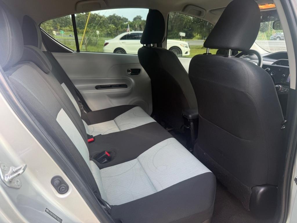 Toyota Prius c Four 2014