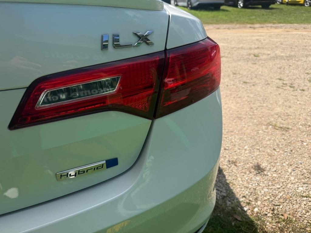 Acura ILX CVT Hybrid w/ Technology Package 2013