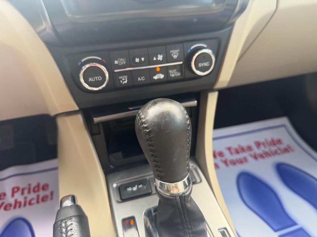 Acura ILX CVT Hybrid w/ Technology Package 2013