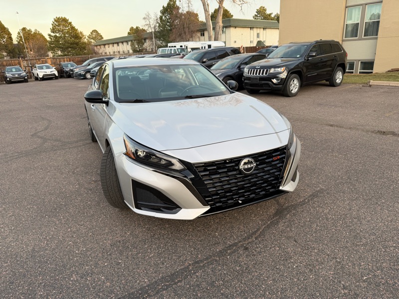 2024 Nissan Altima SR's photo