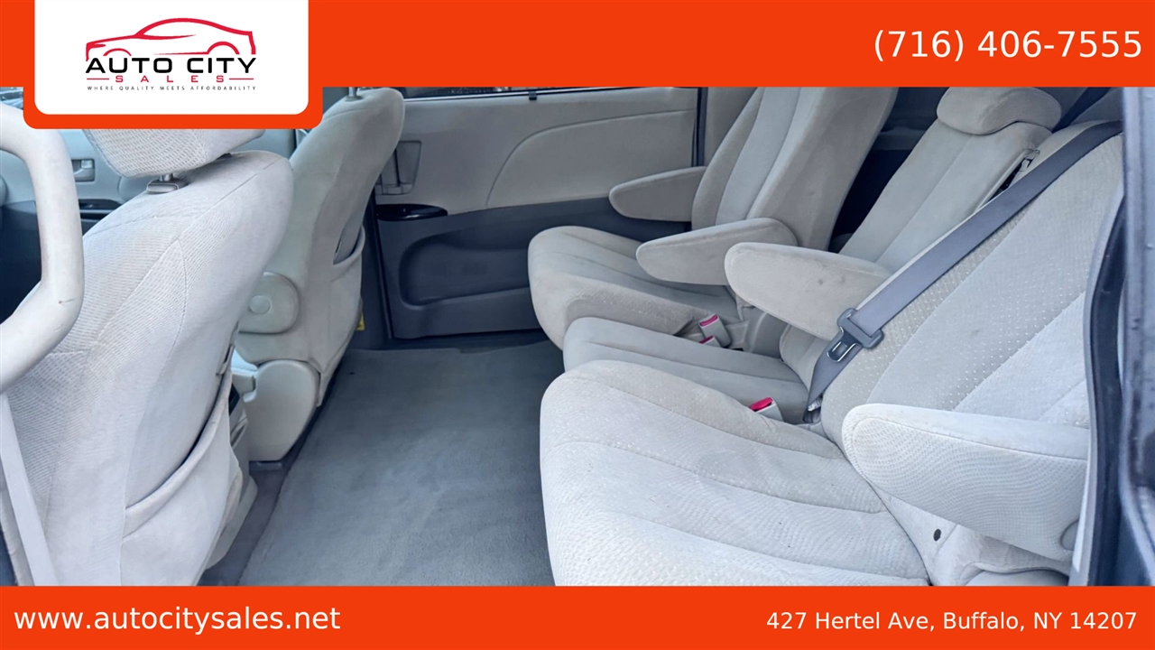 Toyota Sienna  2011