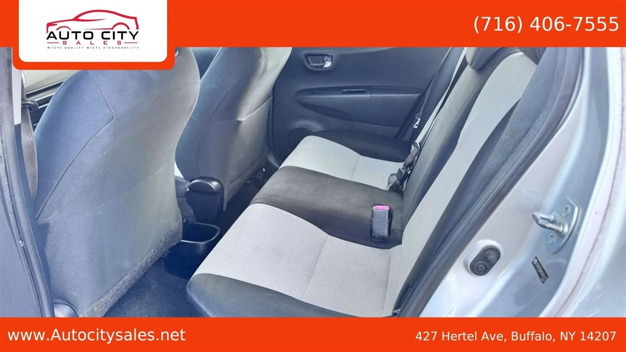 Toyota Yaris  2012