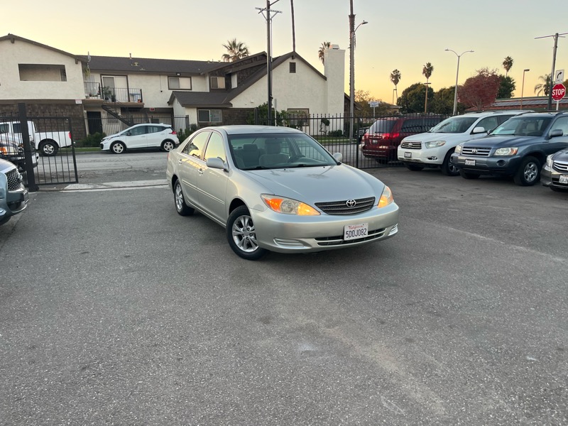 Toyota Camry LE V6 2004