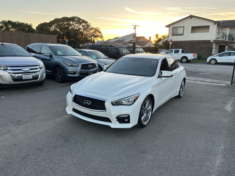 2015 INFINITI Q50 Premium