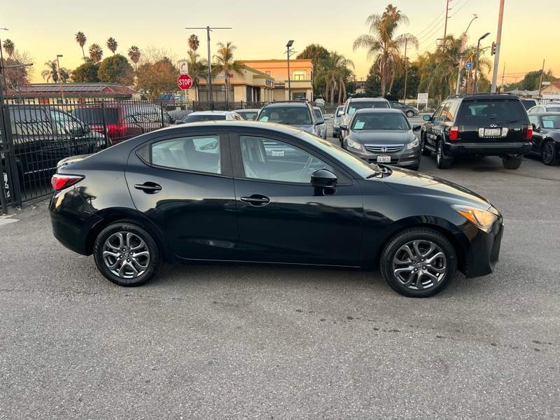 Toyota Yaris iA 6A 2019