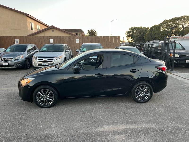 Toyota Yaris iA 6A 2019