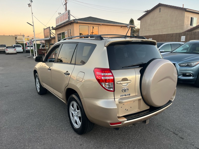 Toyota RAV4 Base V6 2WD 2012