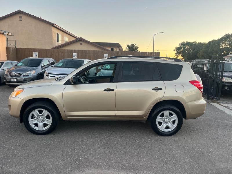 Toyota RAV4 Base V6 2WD 2012