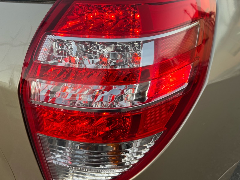 Toyota RAV4 Base V6 2WD 2012