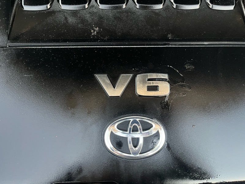 Toyota RAV4 Base V6 2WD 2012