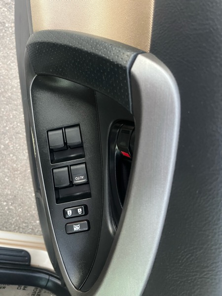 Toyota RAV4 Base V6 2WD 2012