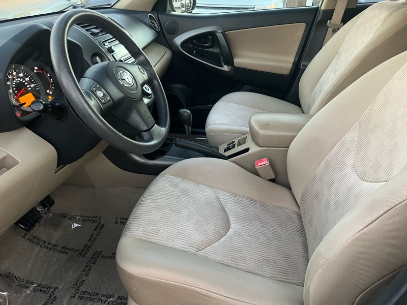 Toyota RAV4 Base V6 2WD 2012