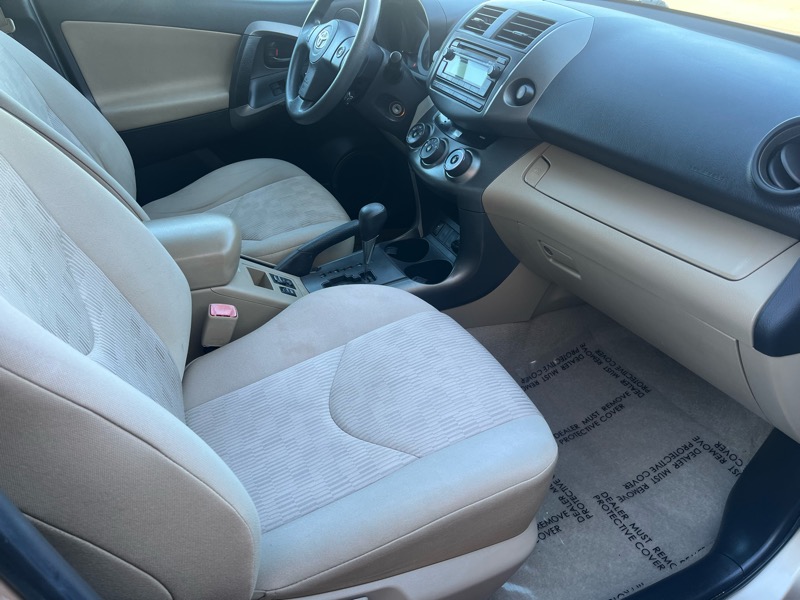 Toyota RAV4 Base V6 2WD 2012