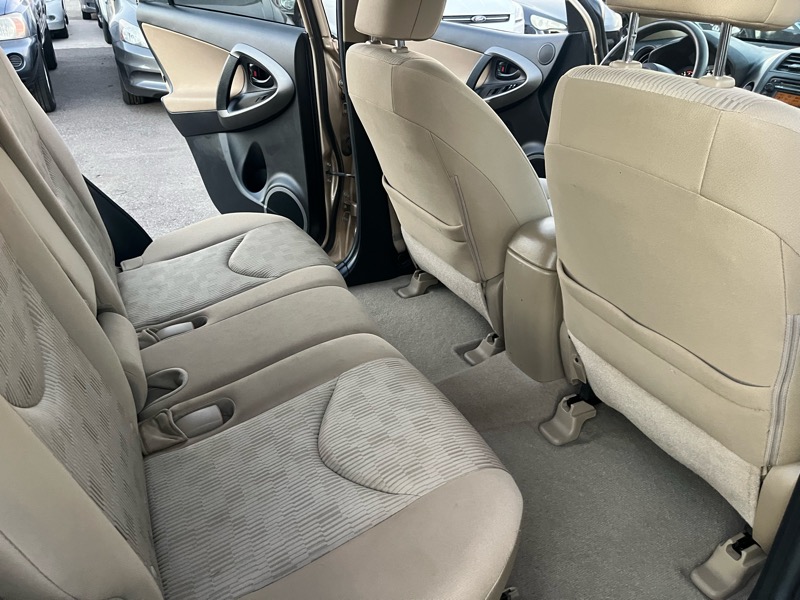 Toyota RAV4 Base V6 2WD 2012