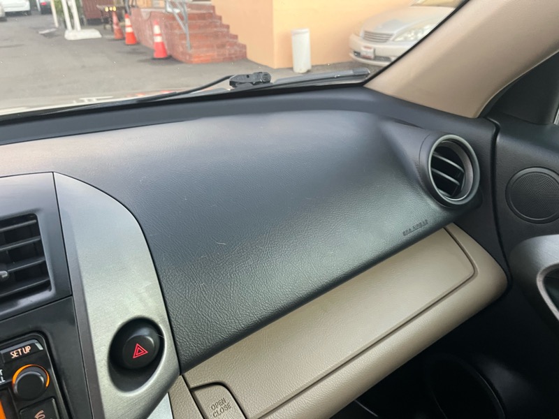 Toyota RAV4 Base V6 2WD 2012