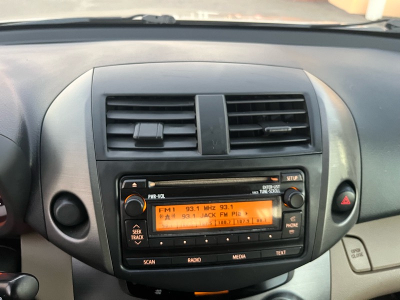 Toyota RAV4 Base V6 2WD 2012