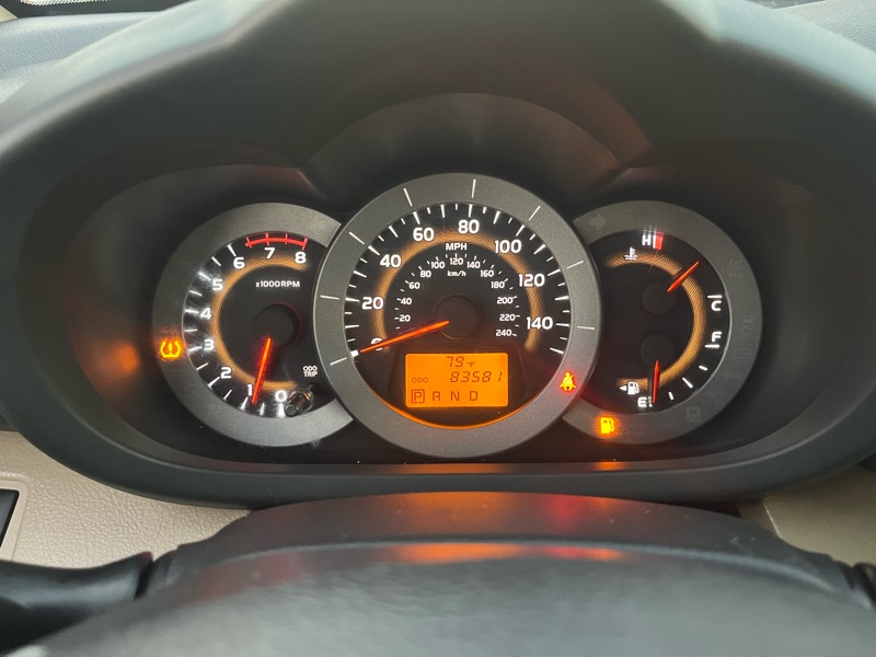 Toyota RAV4 Base V6 2WD 2012