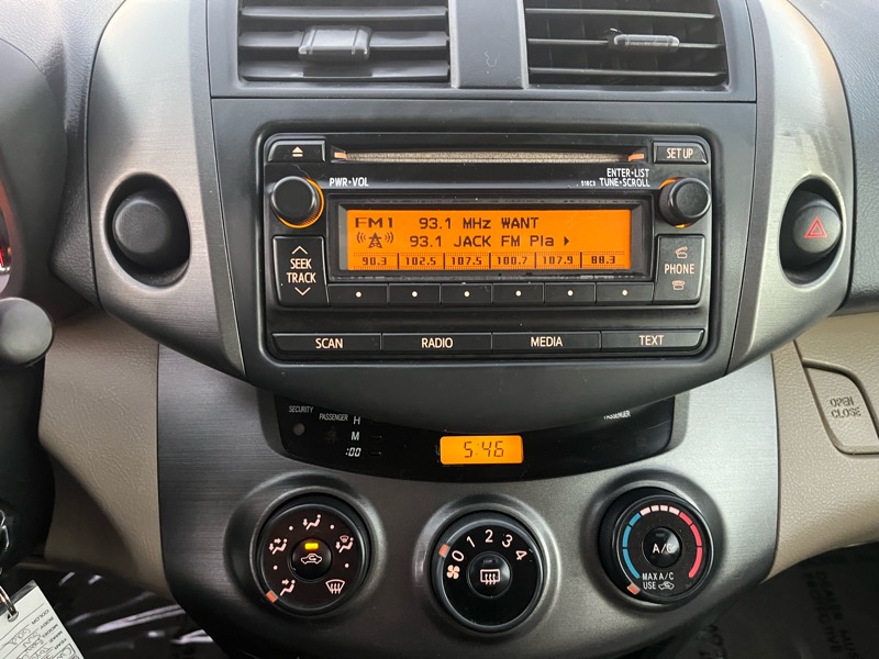 Toyota RAV4 Base V6 2WD 2012