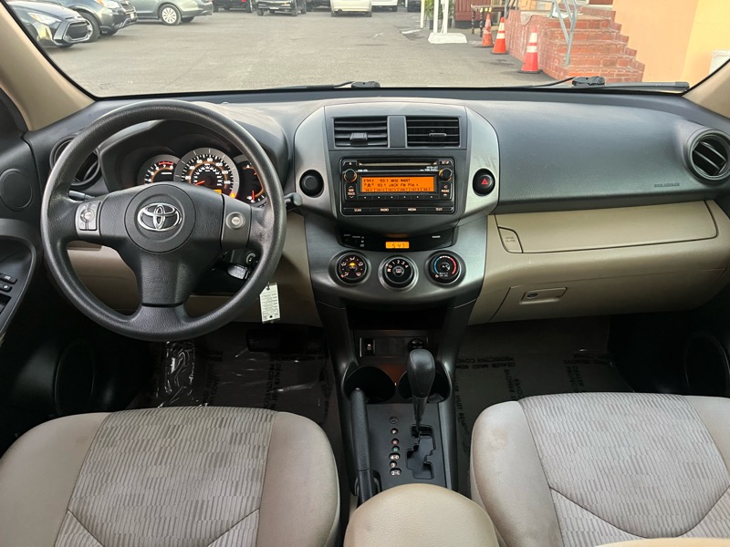 Toyota RAV4 Base V6 2WD 2012