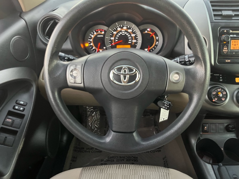 Toyota RAV4 Base V6 2WD 2012
