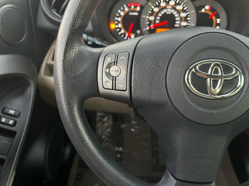 Toyota RAV4 Base V6 2WD 2012