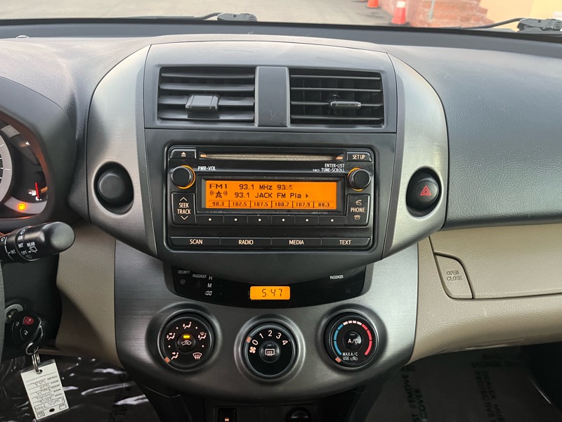 Toyota RAV4 Base V6 2WD 2012