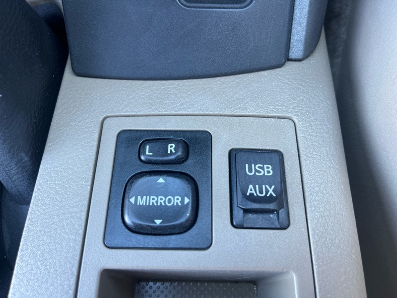 Toyota RAV4 Base V6 2WD 2012