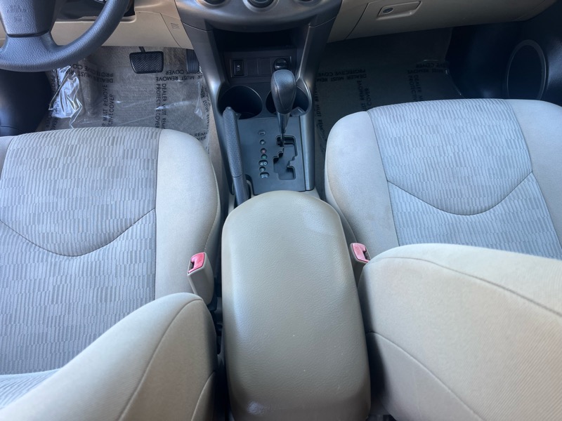 Toyota RAV4 Base V6 2WD 2012