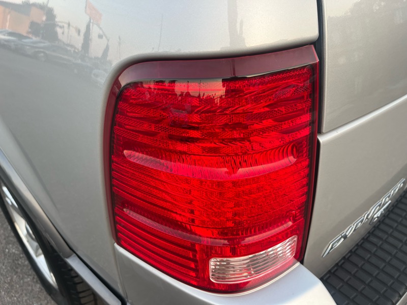 Ford Explorer XLT 4.0L 2WD 2003