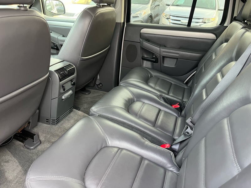 Ford Explorer XLT 4.0L 2WD 2003