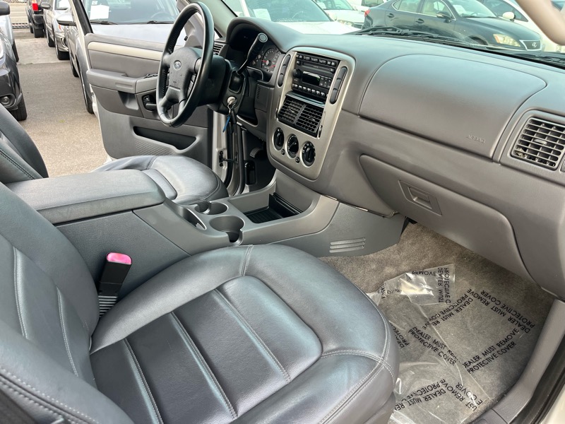 Ford Explorer XLT 4.0L 2WD 2003