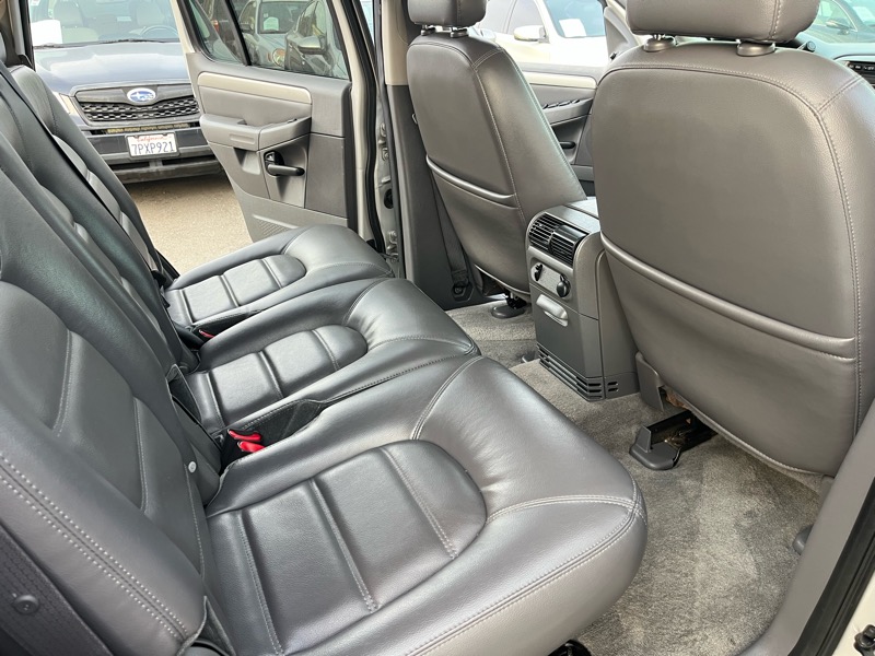 Ford Explorer XLT 4.0L 2WD 2003