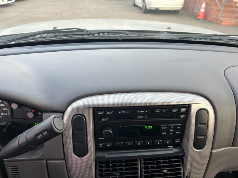 Ford Explorer XLT 4.0L 2WD 2003