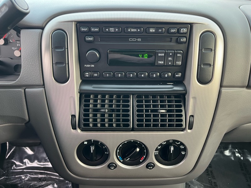 Ford Explorer XLT 4.0L 2WD 2003