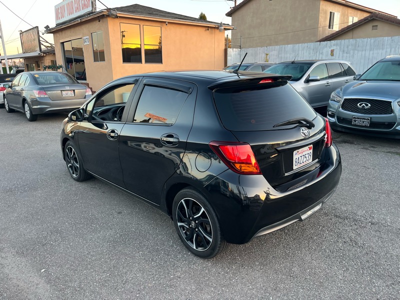 Toyota Yaris LE 5-Door AT 2017