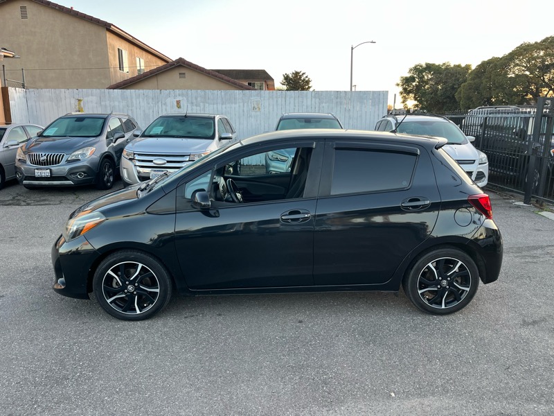 Toyota Yaris LE 5-Door AT 2017