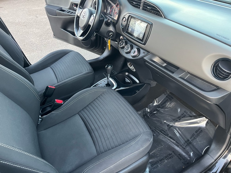 Toyota Yaris LE 5-Door AT 2017