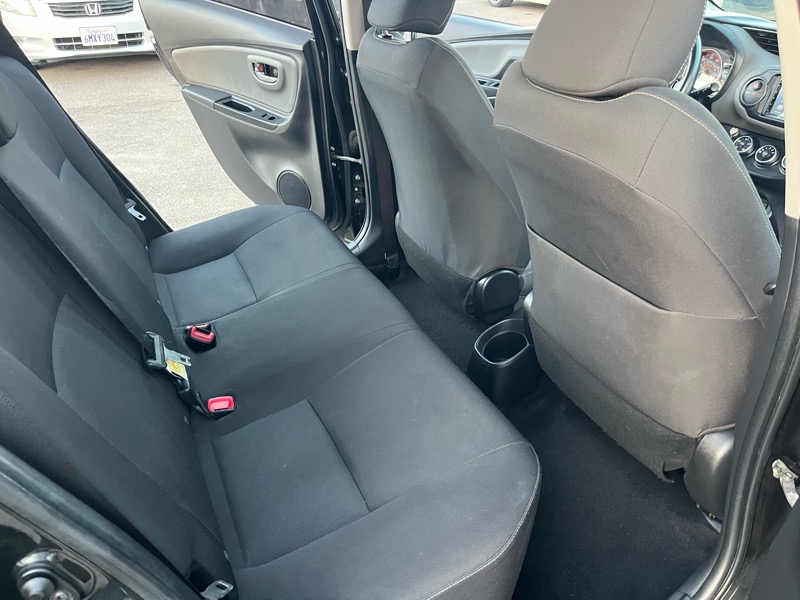 Toyota Yaris LE 5-Door AT 2017