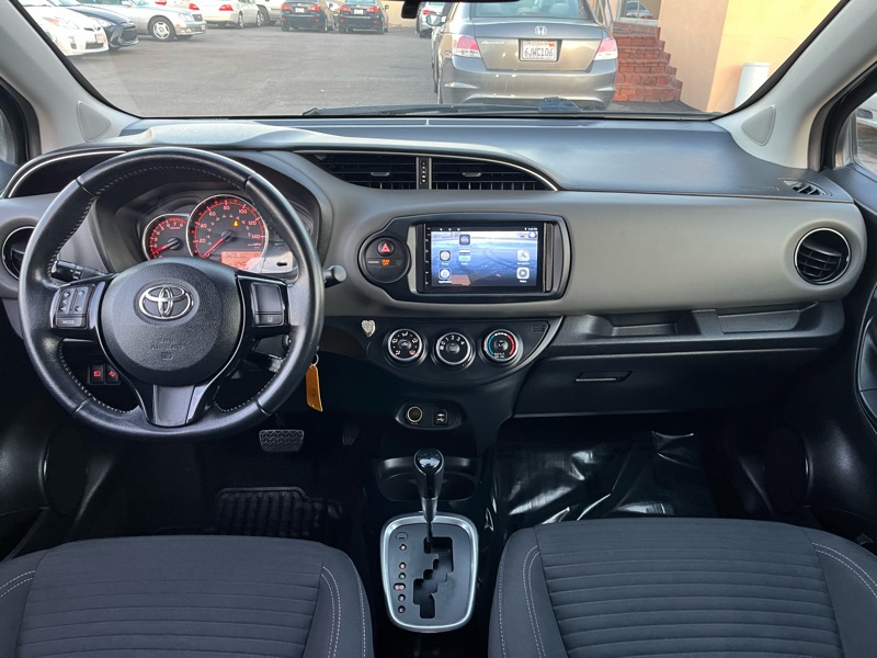 Toyota Yaris LE 5-Door AT 2017