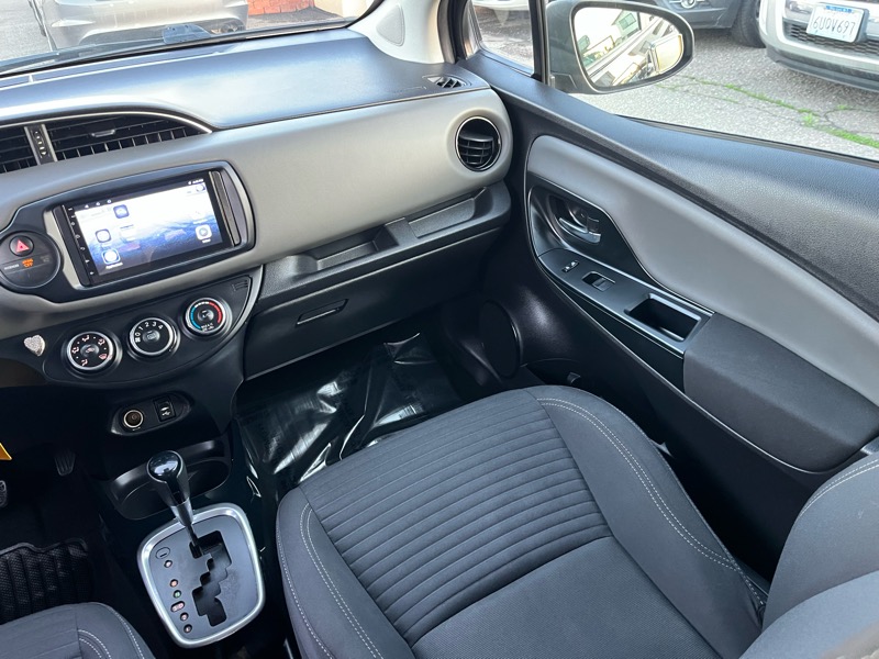 Toyota Yaris LE 5-Door AT 2017