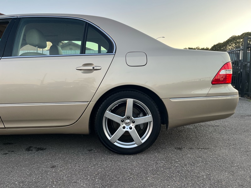 Lexus LS 430 Sedan 2006