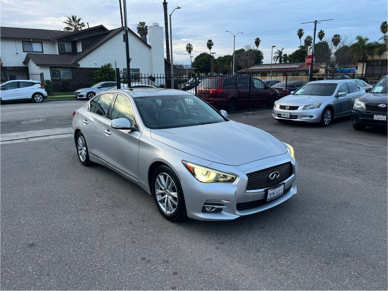 Infiniti Q50 Base 2015