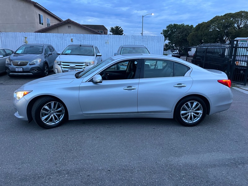 Infiniti Q50 Base 2015