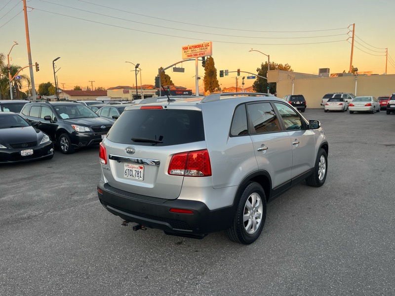 Kia Sorento LX 2WD 2011