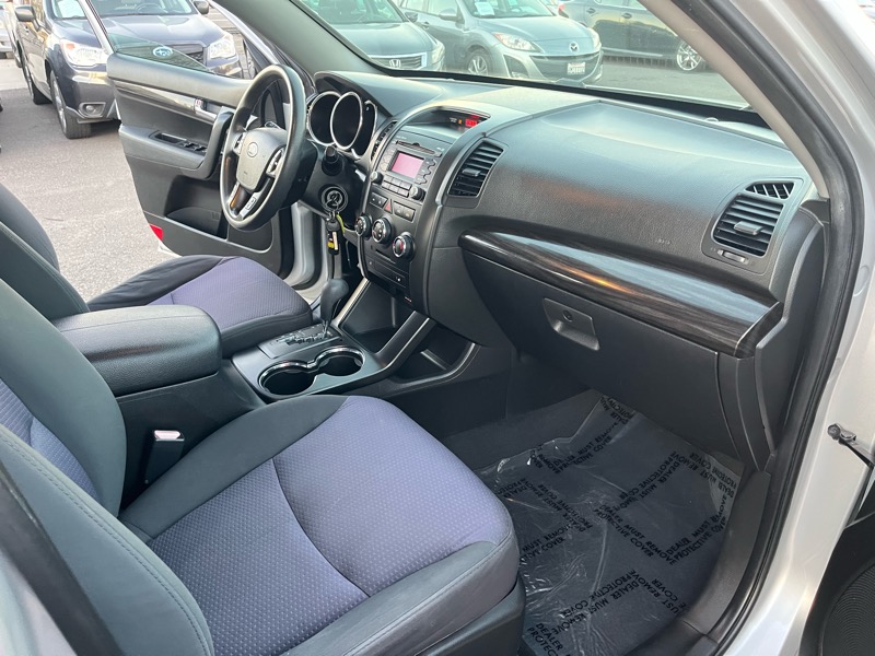 Kia Sorento LX 2WD 2011